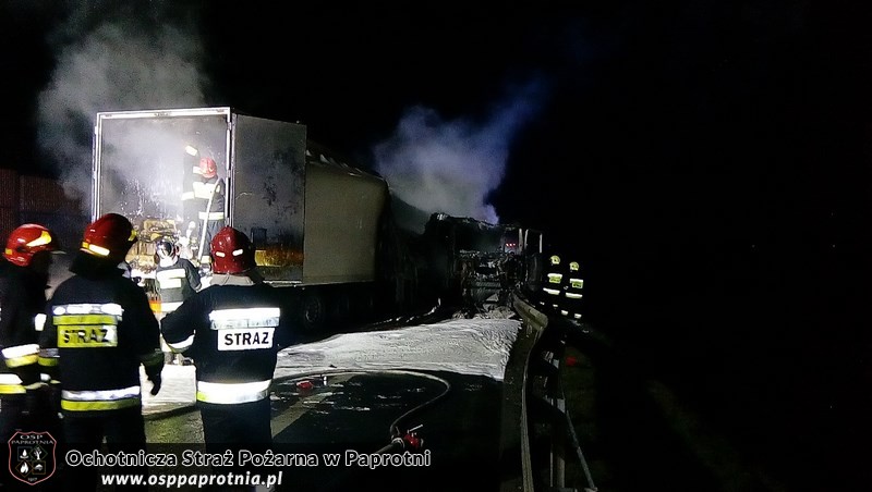 Pożar samochodu ciężarowego na wiadukcie kolejowym  obwodnicy Sochaczewa 